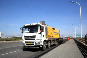 東海大橋預防性養護工藝試驗段鋪筑完成